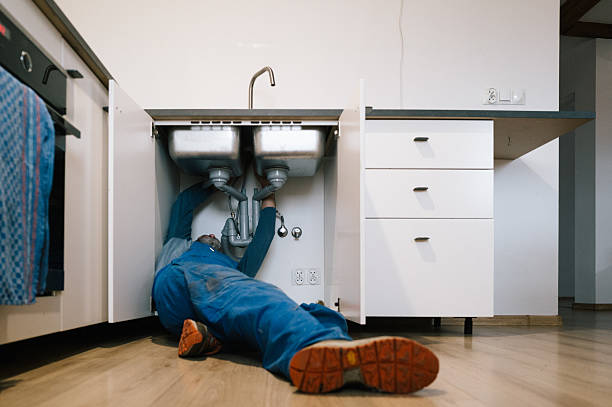 Professional Plumbing technician working in Lamont, CA